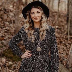 Meet your Posher, Laura